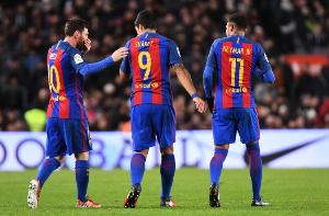 苏亚雷斯:我站在梅西和内马尔中间像头驴,只想着别碍着他们就好