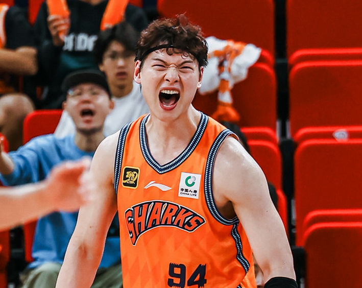 开云官网-王哲林破10000分CBA历史第6人 郭艾伦退赛上海逆转大胜广州