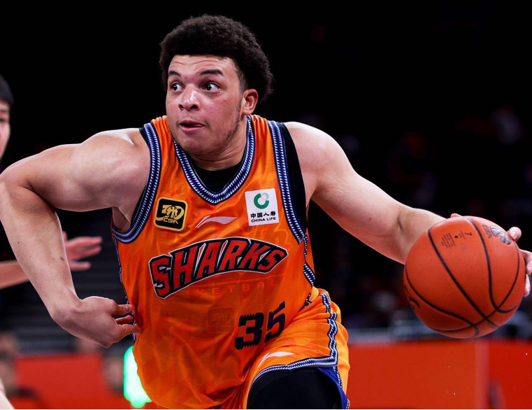 开云官网-王哲林破10000分CBA历史第6人 郭艾伦退赛上海逆转大胜广州